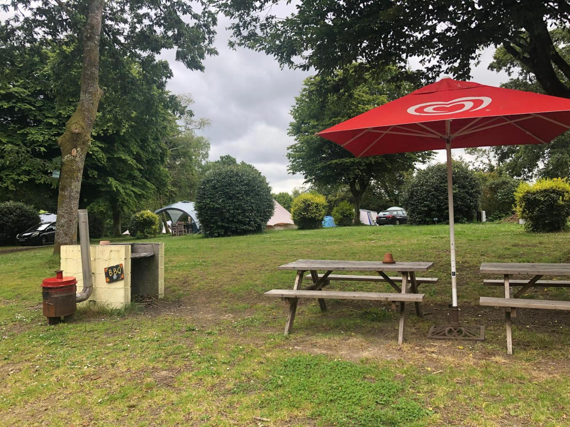 Camping Au Lac Du Drennec Glamping Tent Commana 外观 照片