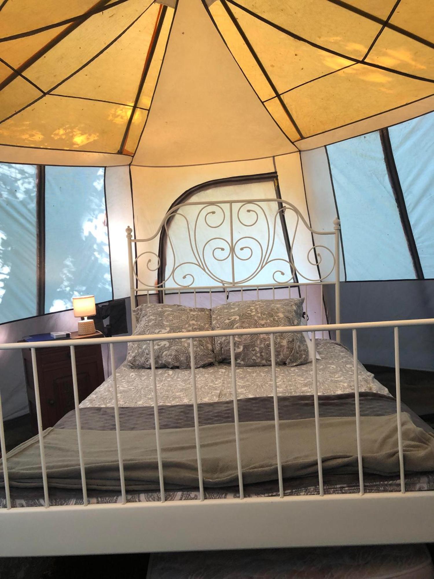 Camping Au Lac Du Drennec Glamping Tent Commana 外观 照片